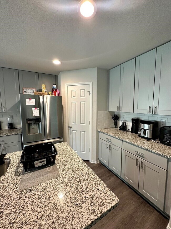 Foto del edificio - 4231 Tulip Oak Dr