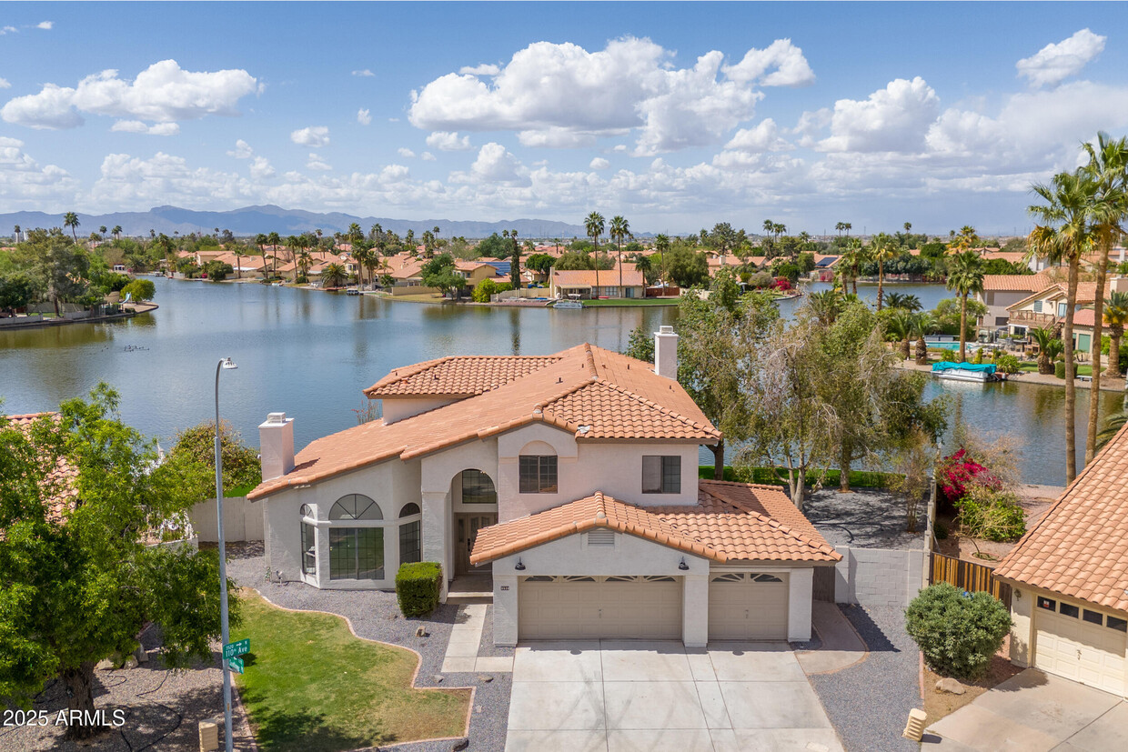 Foto principal - 3520 N 110th Ave