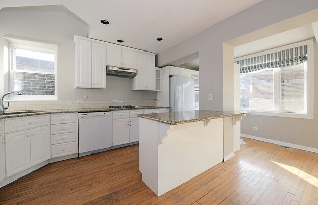 Foto del edificio - 2046 N Kenmore Ave