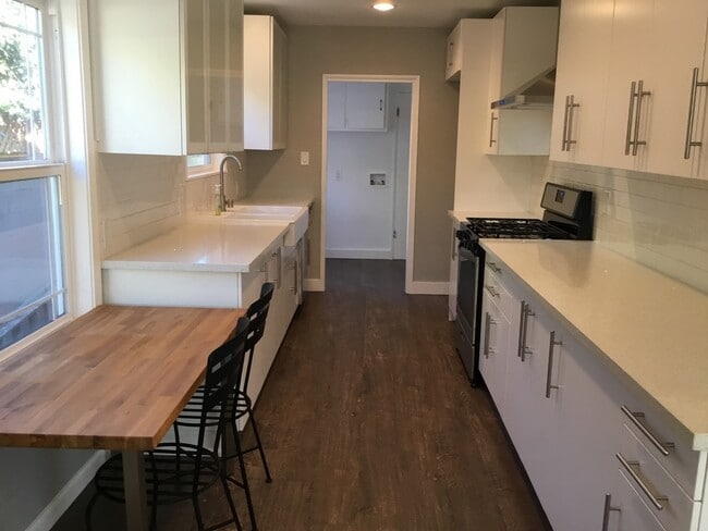 Foto del edificio - 15154 Enadia Way