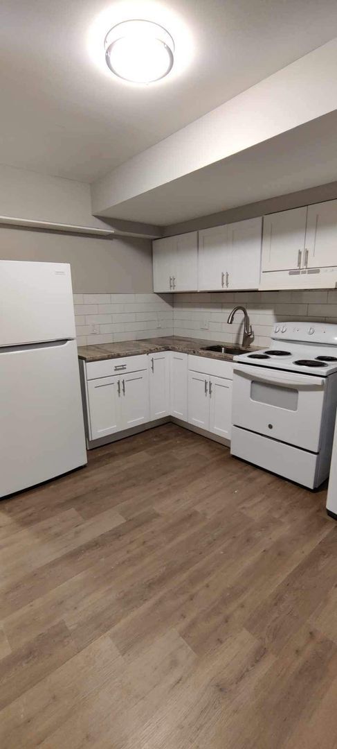 Building Photo - Clean freshly remodeled 2 bed 1 bath with ...