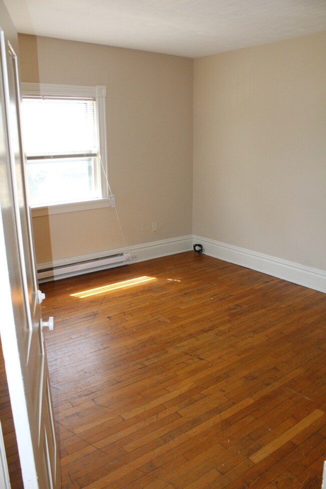 Foto del edificio - 2 BR Close to Medical Mile with hardwood f...