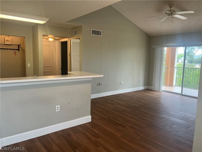 Foto del edificio - 1150 Wildwood Lakes Blvd