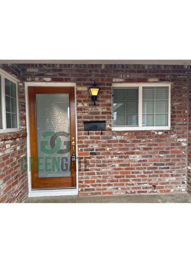 Building Photo - Spacious 4Bedroom 2Bath AVAILABLE NOW in Modesto!!