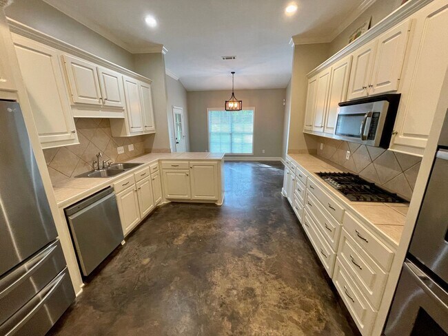 Foto del edificio - 4 bed 2.5 bath home in Ridgeland!