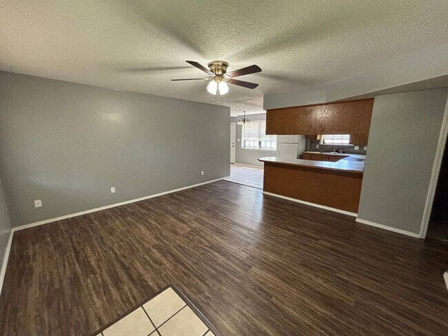 Foto del edificio - Discover this 3-bedroom, 2-bath home in Russellville, AR.