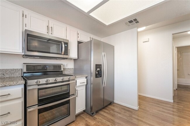 Building Photo - 1851 Hillpointe Rd