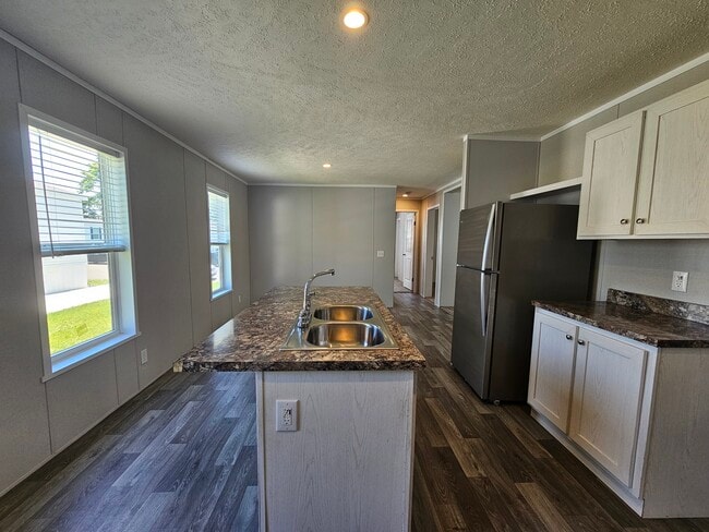 Building Photo - 228 Maple