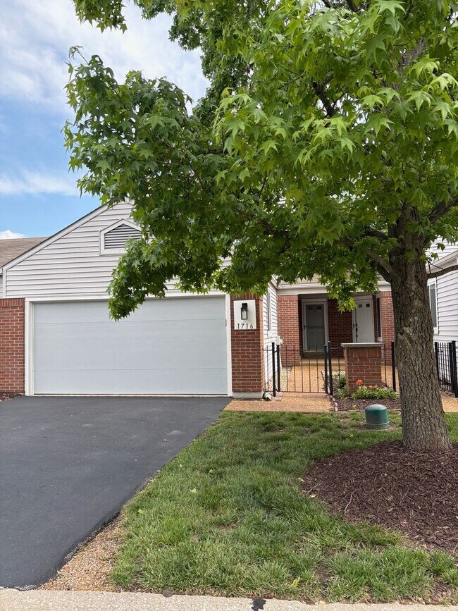 Foto del edificio - 1716 HIGVIEW CIRCLE COURT | BALLWIN 63021