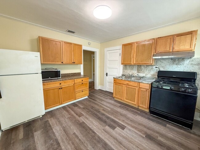 Building Photo - 1022 NW 3rd Ave