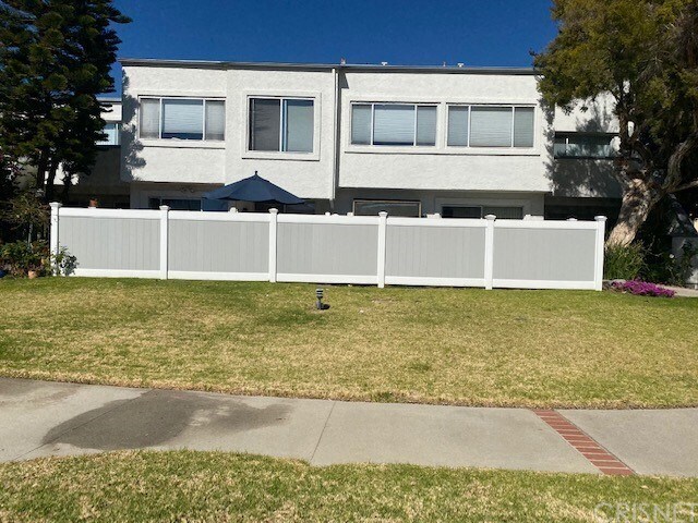 Foto del edificio - 18501 Mayall St