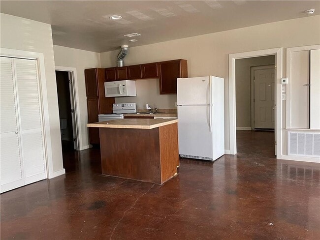 Building Photo - 3340 Dacy Ln