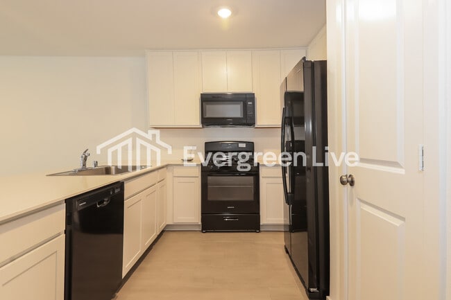 Foto del edificio - 1030 Raintree Rd