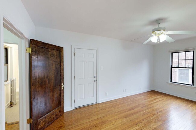 Comedor/Sala de estar - 4455 S. Greenwood Avenue