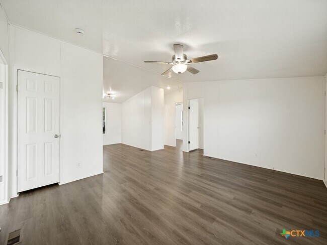 Foto del edificio - 4654 Old Howard Rd