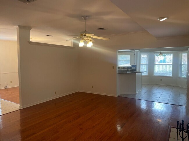 Building Photo - 4 BEDROOM, NORTH BELTON