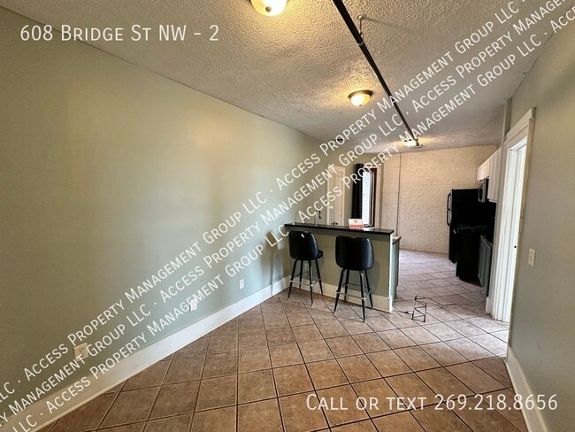 Building Photo - 608 Bridge St NW