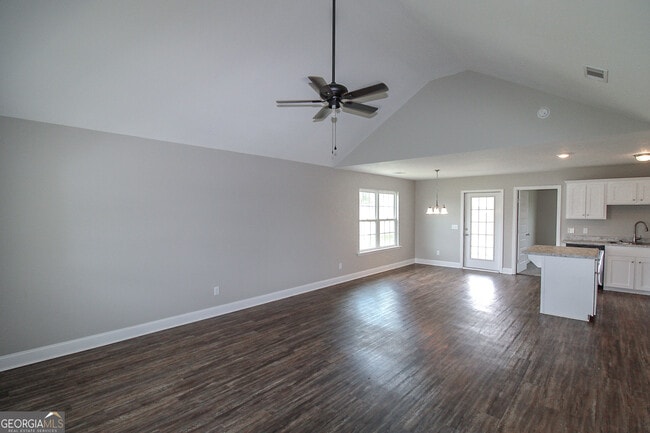 Building Photo - 7045 White Pine Ave