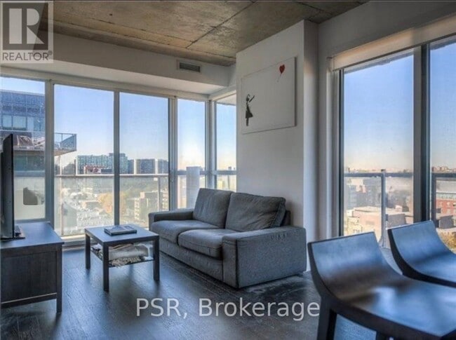 Photo du bâtiment - 1030 King St W