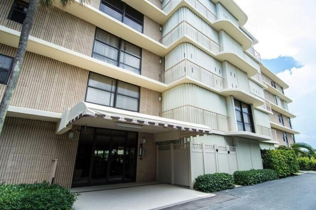 Building Photo - 3200 S Ocean Blvd