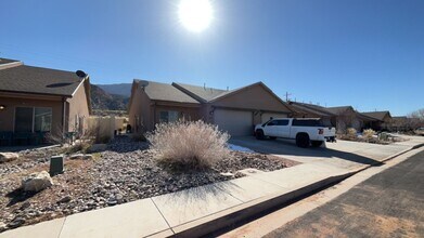 Building Photo - 313 Bristlecone Dr