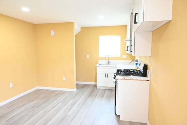 Building Photo - 10701 Doty Ave