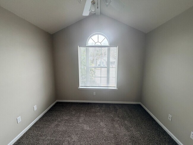 Foto del edificio - 4049 Chadwyck Dr