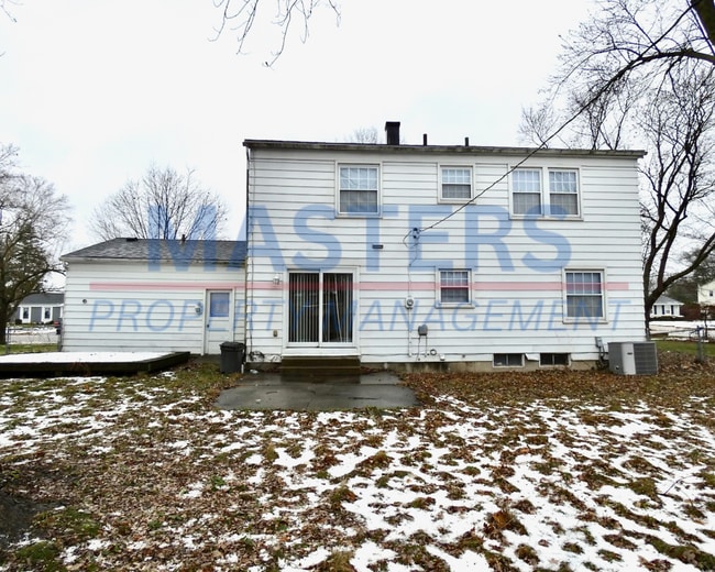 Building Photo - 532 Dussel Dr