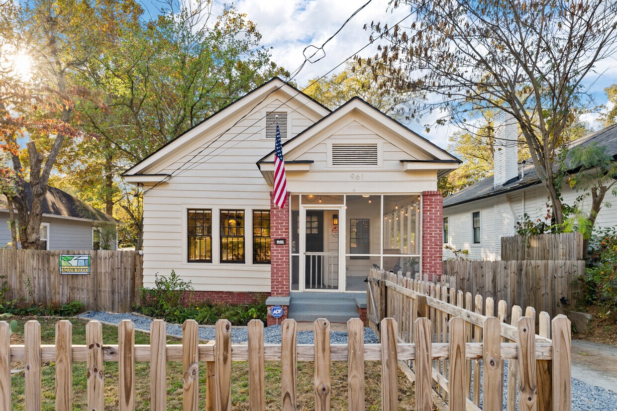 Primary Photo - 961 Metropolitan Pkwy SW