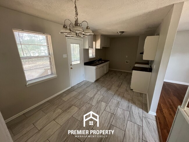 Foto del edificio - 5605 Loch Lomond Rd