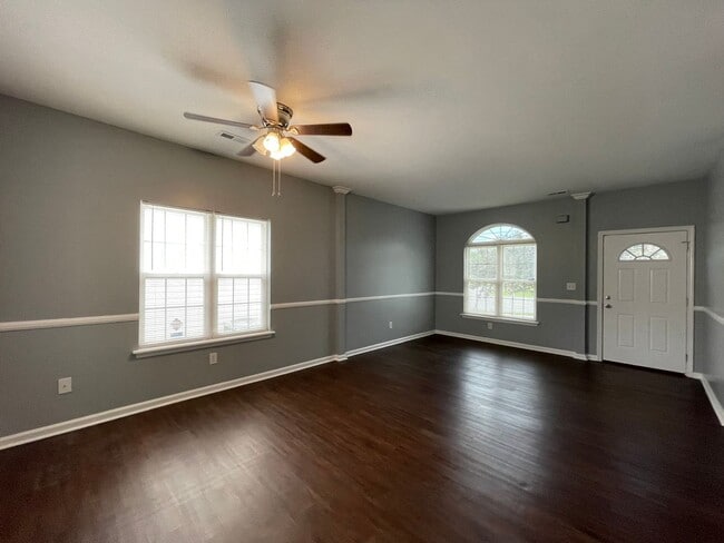 Building Photo - Lovely Single Family House with New Flooring & Paint! 2-Car Garage