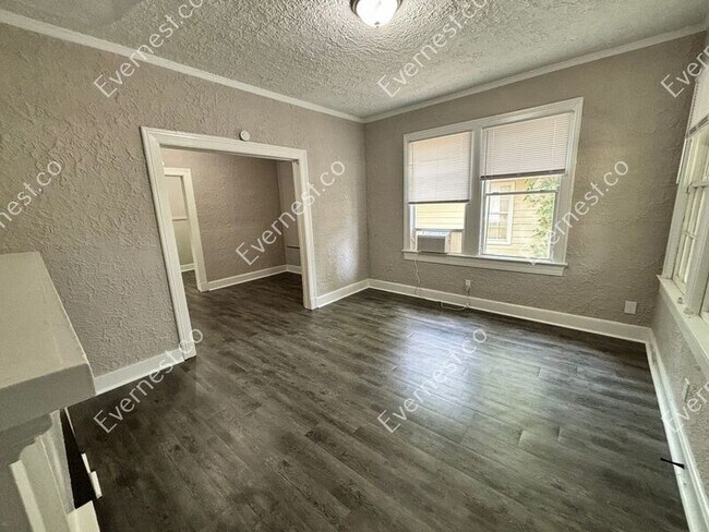 Building Photo - 122 Princeton St