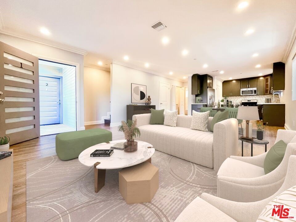 Foto principal - 7113 S La Cienega Blvd