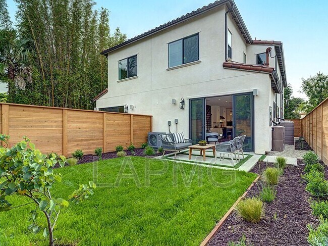 Building Photo - 1278 Meadowbrook Ave