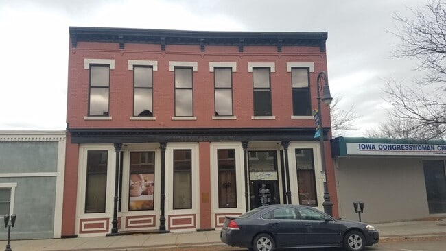 Building Photo - Updated and historic downtown Council Bluffs apartment