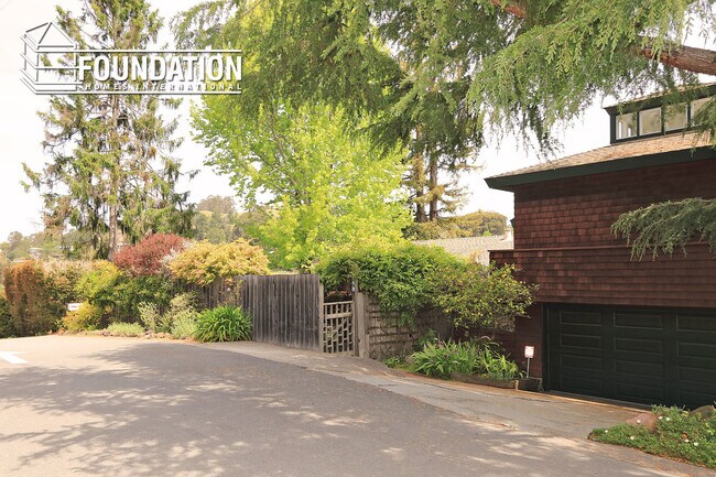Foto del edificio - Contemporary 4bd/ 3ba Strawberry Home- Lar...