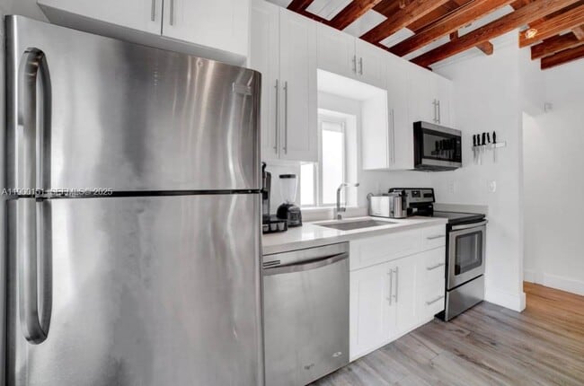 Building Photo - 524 NW 35th St