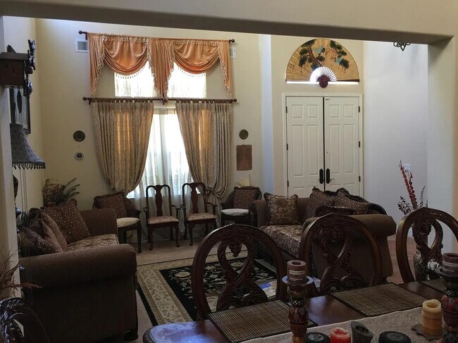 Foto del edificio - 3977 Bouquet Park Ln