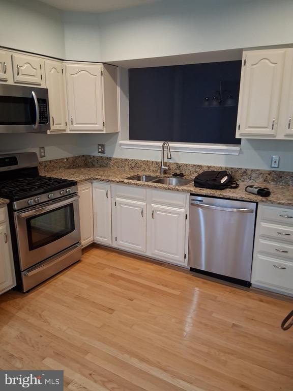 Foto del edificio - 1384 Park Garden Ln