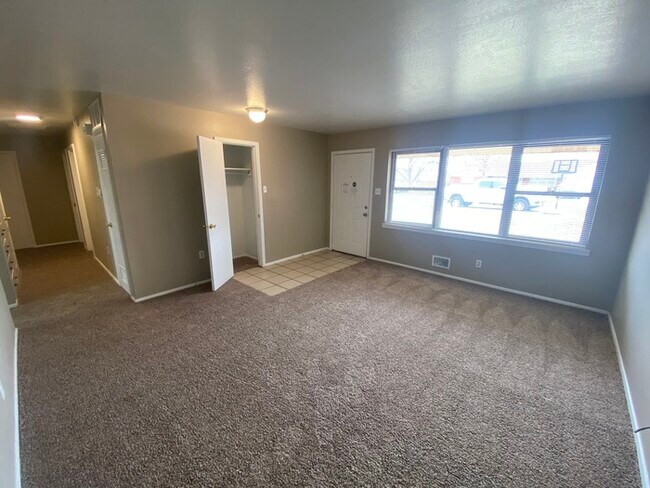 Foto del edificio - 3 bed 2 bath, 1 car garage