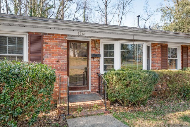 Foto del edificio - Cute 3-Bedroom Brick Ranch in Oakhurst!