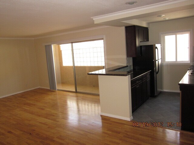 Primary Photo - 423 S Holt Ave