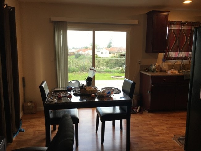 Building Photo - 3 Bedroom House in Encanto!
