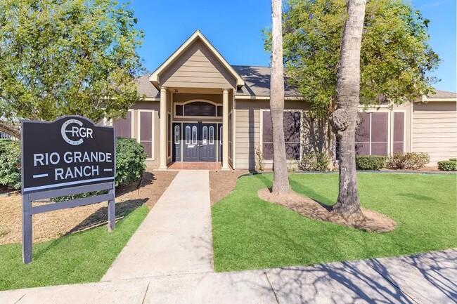 Foto del edificio - 409 Riverhill Loop