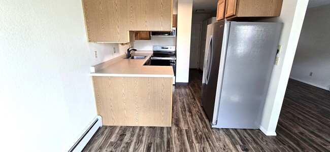 Building Photo - 3 Bedrooms, 2.5 Bathrooms, 1 Car Garage To...