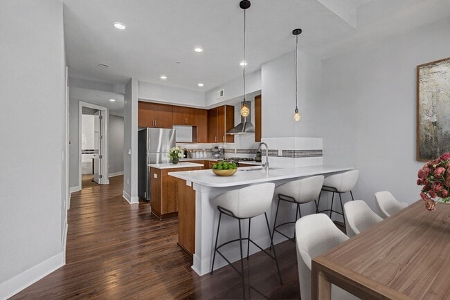 Photo - Congress Park High Rise Living! Huge Main Floor 2 Bed 2 Bath Apartment