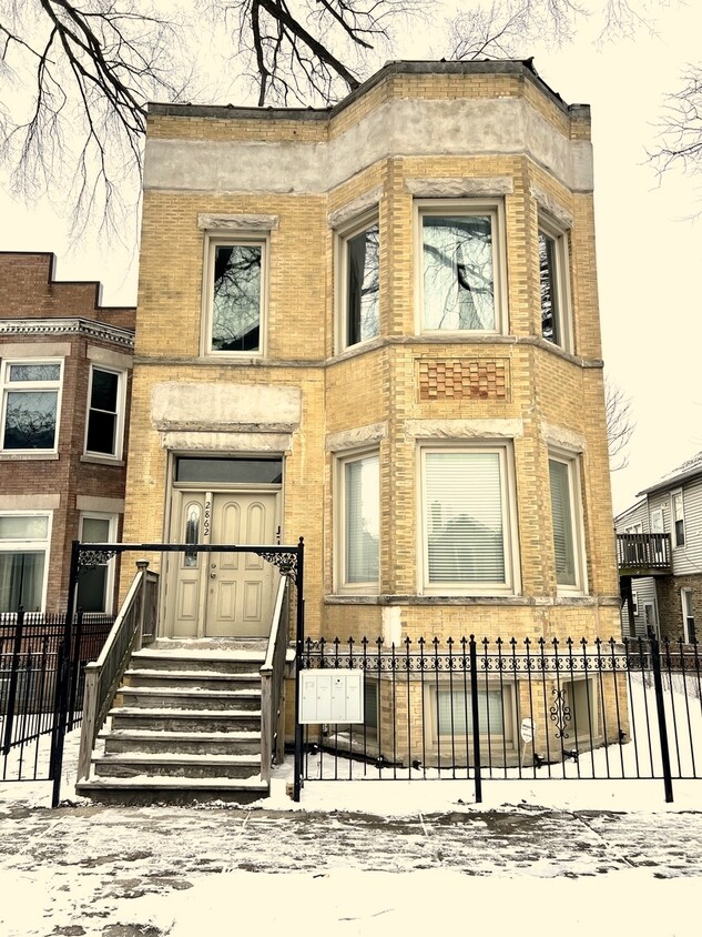 Primary Photo - 2862 W Belden Ave