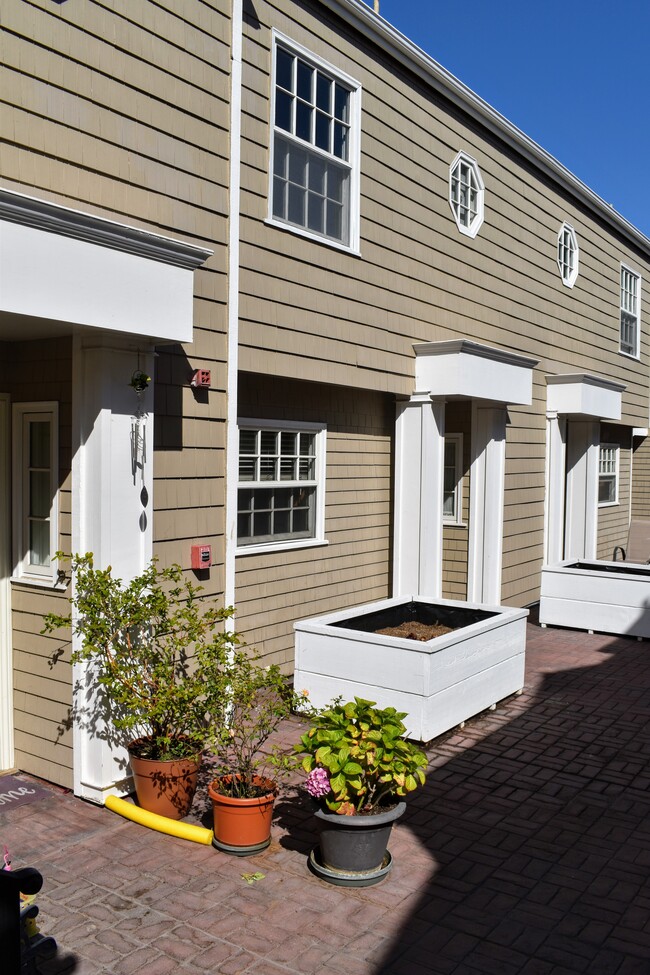 Photo - 1555 Cherry St Apartment