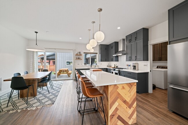 Building Photo - 4451 Alexander St