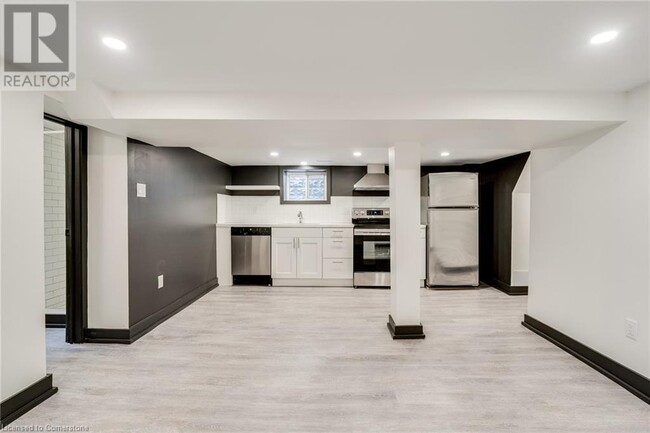 Photo du bâtiment - 183 Maplewood Ave